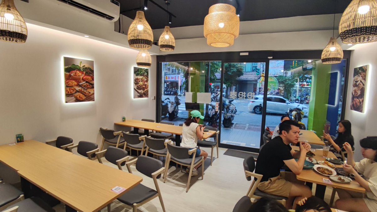 這家泰式料理很到地！
我可以保證
朋友們吃到無法繼續吃，因為太辣🥵了！
還好我比料理辣很多，所以 我贏🏅了！
地址： 永安市場站 附近。 https://t.co/NrvoE5eVU4