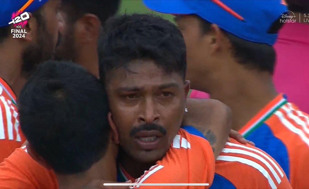 JaikyYadav16's tweet photo. Hardik Pandya The Broken Story 💔 

हार्दिक पांड्या से रिपोर्टर ने पूछा कि जब लोग आपको बू कर रहे थे तब आपकी क्या मनोदशा थी? 

हार्दिक पांड्या का जवाब सुनिए जो उन्होंने छलकते आंसुओं के साथ दिया 😢 

" वो जो 6 महीने मेरे गए वो वापस आए, जब मुझे रोना भी था तब भी मैं नहीं रोया। जितने भी लोग खुश हो रहे थे मेरे डिफिकल्ट टाइम में मुझे उन्हें और ख़ुशी नहीं देनी थी और देखिए भगवान ने मौका भी कैसा दिया🔥

This Is An Emotional Statement From Hardik Pandya🫂