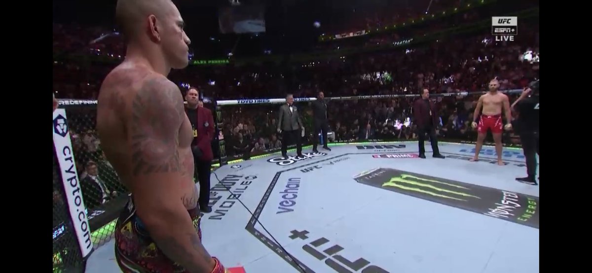 topmmagym's tweet image. Greatest stare down of all time #UFC303