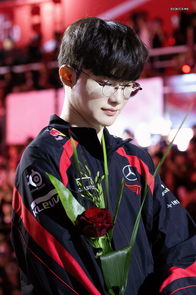 bloodline_T1's tweet photo. 240629 T1 홈그라운드 vs KT

🌹HQ

#T1WIN #T1Fighting
#Faker #페이커 https://t.co/qFE4X4w7hc