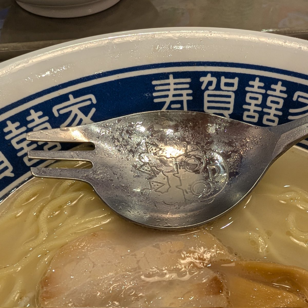 昔のスガキヤ行ってみた。 歴代スーちゃんアクスタ飾ってあったり