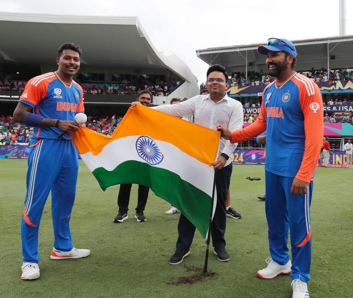 BCCI (@bcci) on Twitter photo рдмрд╛рд░рдмрд╛рдбреЛрд╕ рдореЗрдВ рддрд┐рд░рдВрдЧрд╛ рдЧрд╛рдбрд╝ рджрд┐рдпрд╛.
рдЬрдп рд╣рд┐рдиреНрдж! ЁЯЗоЁЯЗ│
<a href="/JayShah/">Jay Shah</a> | <a href="/ImRo45/">Rohit Sharma</a> | <a href="/hardikpandya7/">hardik pandya</a> #TeamIndia рдмрд╛рд░рдмрд╛рдбреЛрд╕ рдореЗрдВ рддрд┐рд░рдВрдЧрд╛ рдЧрд╛рдбрд╝ рджрд┐рдпрд╛.
рдЬрдп рд╣рд┐рдиреНрдж! ЁЯЗоЁЯЗ│
<a href="/JayShah/">Jay Shah</a> | <a href="/ImRo45/">Rohit Sharma</a> | <a href="/hardikpandya7/">hardik pandya</a> #TeamIndia