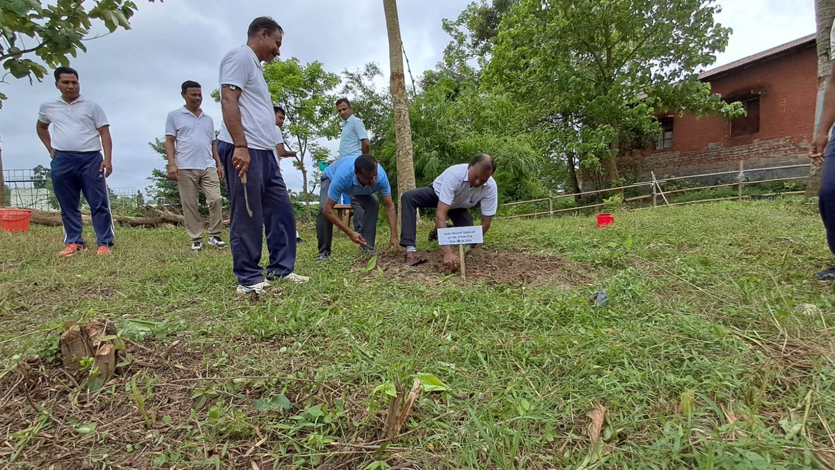 As part of the celebration of Van Mahotsav 2024, KTDS PTA organized a plantation drive in the premises of this Academy, planting 120 Mosambi saplings and 40 Yongchak saplings 🌲🌲 on 30/06/2024.
