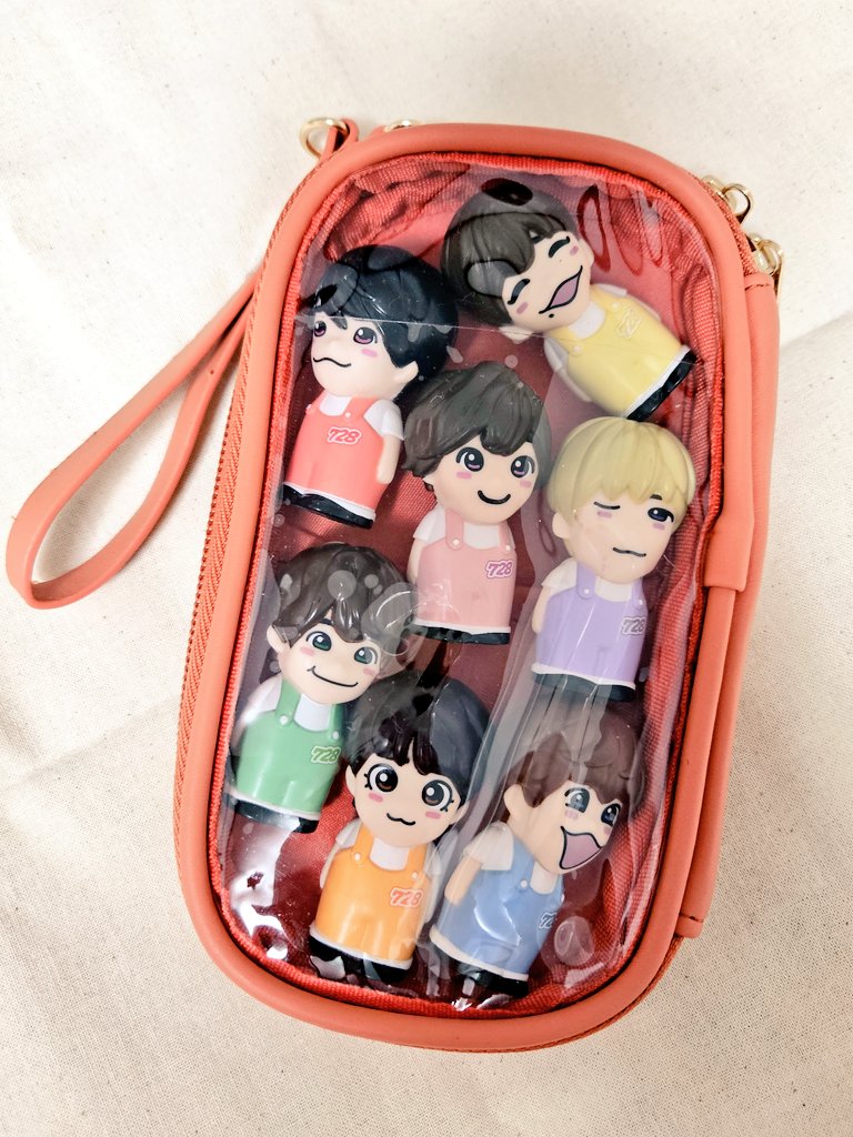 なにわ男子の指人形 アクスタケースに入れてみた❣️ ぎゅうぎゅうに