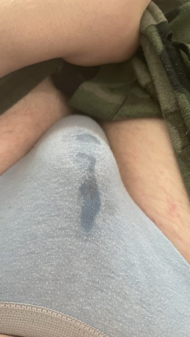 Reading smutty books got me dripping https://t.co/sportDPxHs