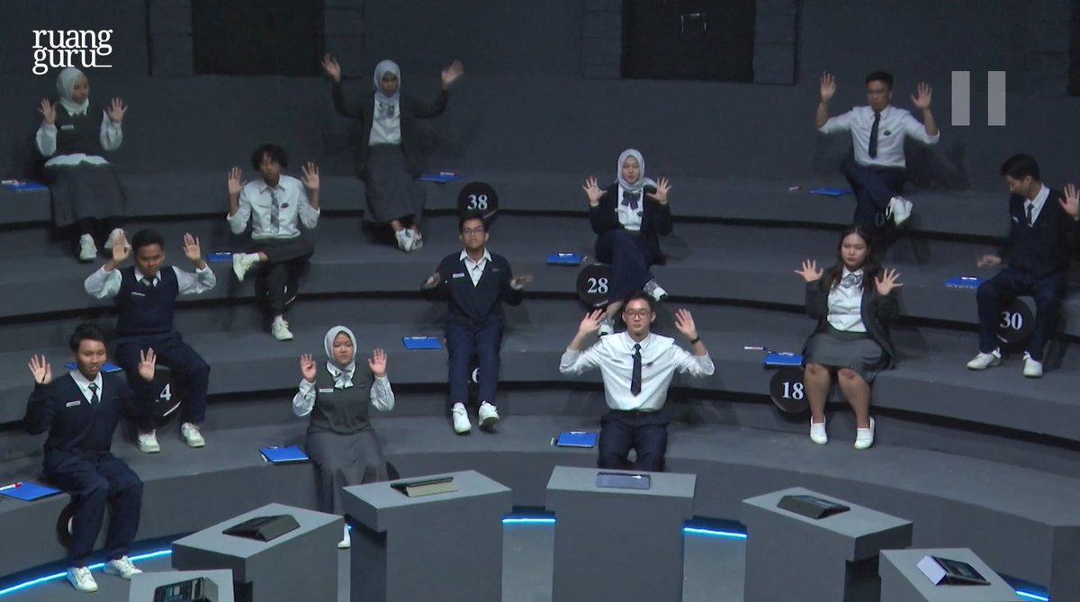 WatchmenID's tweet image. Baru nonton episode pertama Ruang Guru Clash of Champions, GILA SERU BANGET!!!!! 😂

Iya, harus diakui konsepnya mirip University War nya Korea, tapi ga masalah.... pas nonton tetep kerasa seru!!

Harus dibikin rame sih, biar ngasih penyegaran game-show di Indonesia! ❤️