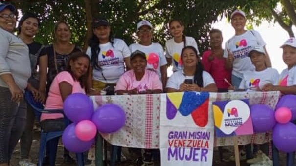 Ofic_Inamujer's tweet photo. #Inamujer | En #Sucre y #Guárico, visitaron a las familias Casa a Casa, en el contexto del vértice 4 de la @mvenezuealamujer la cual llega hasta el último rincón del país para brindar atención integral a las venezolanas.

#LoMasFinoEsNico

@NicolasMaduro https://t.co/nvA5O2pKsC
