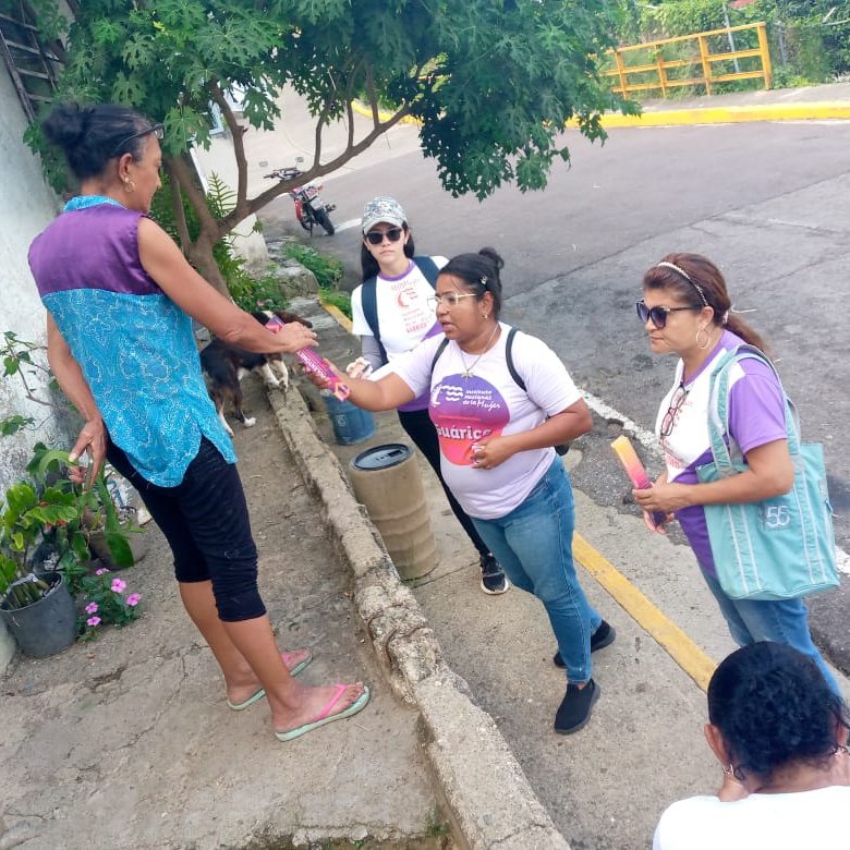 Ofic_Inamujer's tweet photo. #Inamujer | En #Sucre y #Guárico, visitaron a las familias Casa a Casa, en el contexto del vértice 4 de la @mvenezuealamujer la cual llega hasta el último rincón del país para brindar atención integral a las venezolanas.

#LoMasFinoEsNico

@NicolasMaduro https://t.co/nvA5O2pKsC