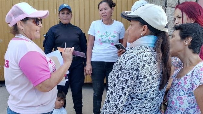 Ofic_Inamujer's tweet photo. #Inamujer | En #Sucre y #Guárico, visitaron a las familias Casa a Casa, en el contexto del vértice 4 de la @mvenezuealamujer la cual llega hasta el último rincón del país para brindar atención integral a las venezolanas.

#LoMasFinoEsNico

@NicolasMaduro https://t.co/nvA5O2pKsC