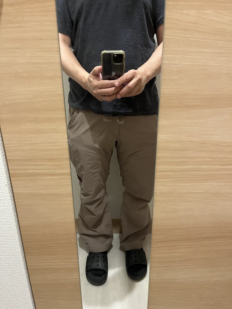 pirozhki_umauma's tweet image. 中判と35mmフルサイズ2台のカメラを隠し持ってるとは、よもや誰も思うまい

#フィルムカメラ 
#小西六 #Rollei35