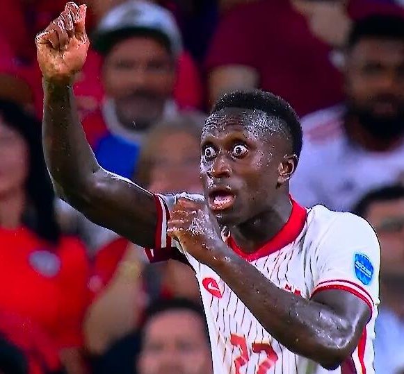 killcodegirl's tweet image. Este weón es literalmente este meme culiao  #PartyChilensisFtLaRoja