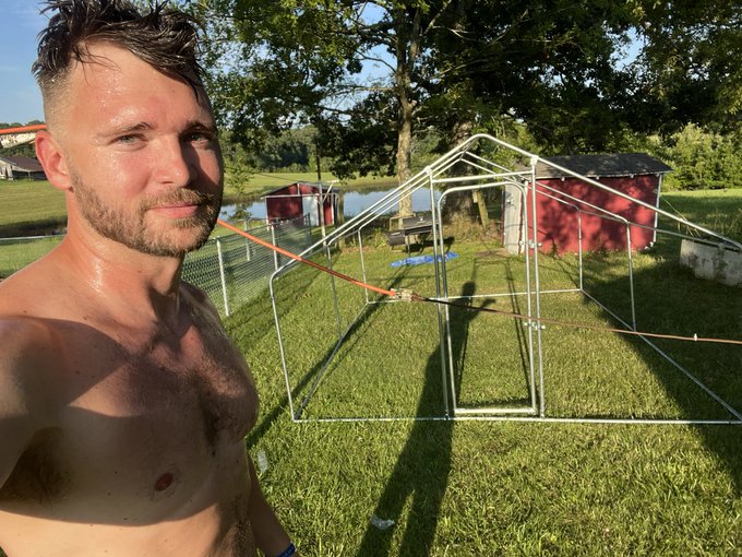 Hope everyone has had a Awesome weekend so far. Concert, moving furniture, demo on cam studio and building