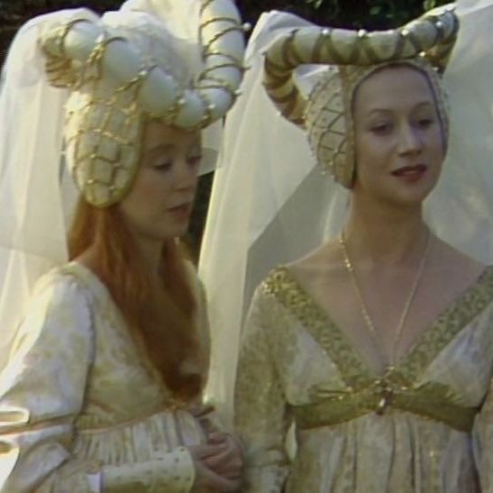 hotd would be ten times better if they had these cunty medieval hats