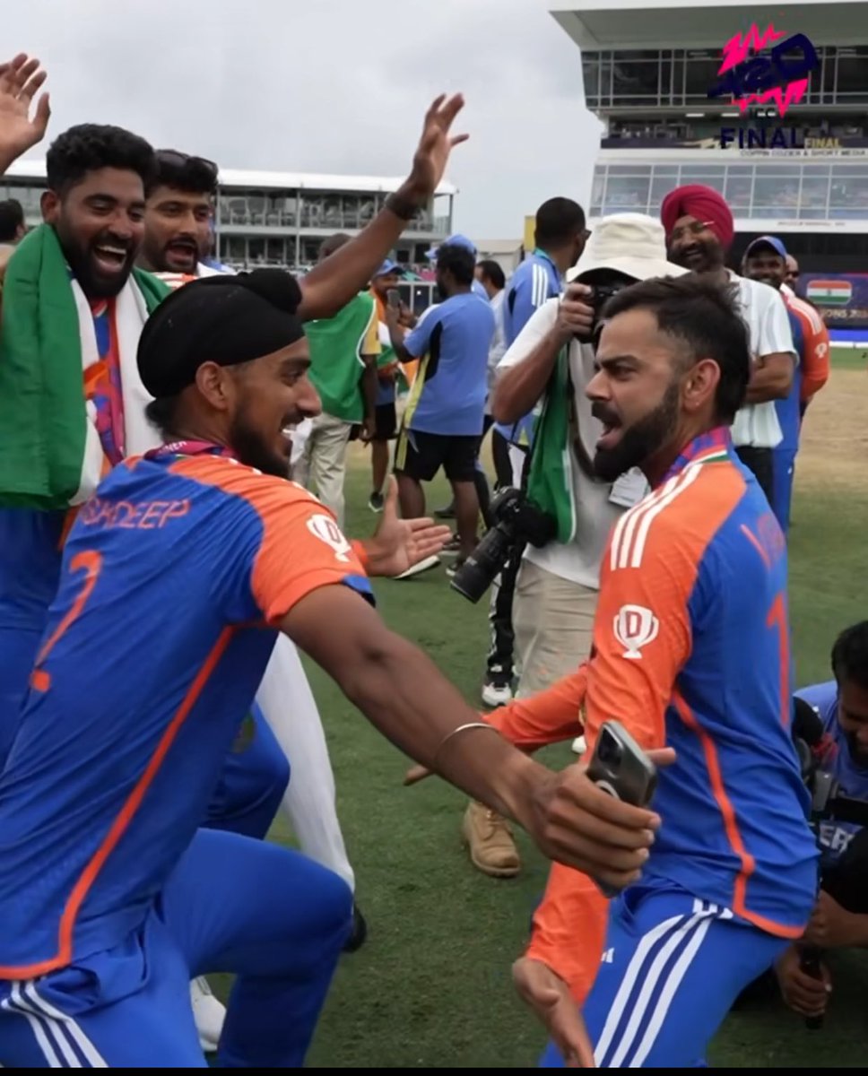 NavalGeekSingh's tweet photo. Arshdeep's father watching his son play the best cricket in the final and dancing with Virat Kohli after winning the WORLD CUP. What a proud parent! https://t.co/I4uISiTI5Z