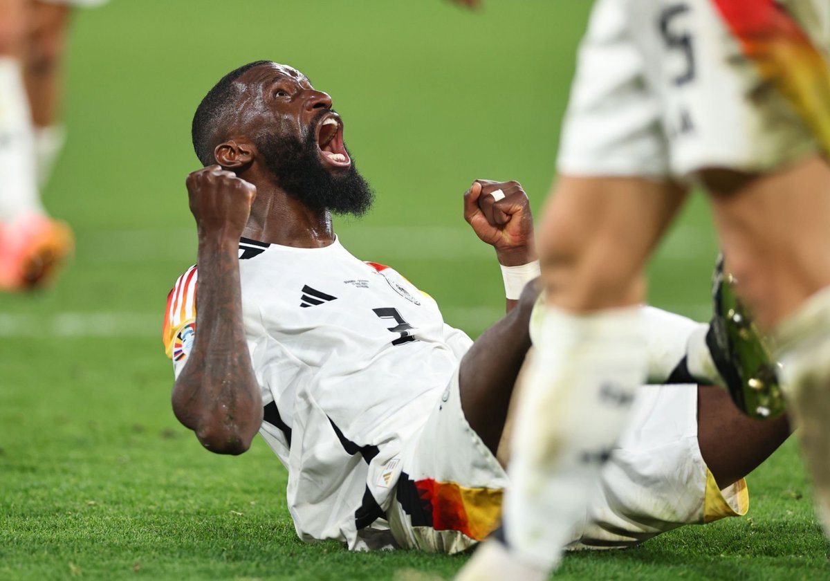 MADRlDISTAS's tweet photo. 🇩🇪 Antonio Rüdiger vs Dinamarca:

• 0 Dribles sofridos.
• 4 Bloqueios.
• 2 Interceptações.
• 3 Duelos vencidos.

👑 MELHOR ZAGUEIRO DO MUNDO! https://t.co/r546F0J9ge