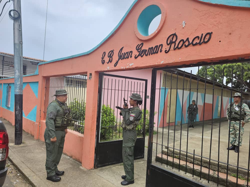 REDI_llanos03's tweet photo. 📌La #FANB a través la #REDILL, en el marcó de la Operación República “Elecciones Presidenciales 2024” pasó revista a los Centros de Votación en el municipio Ortíz, que serán parte del “Simulacro electoral” programado para el domingo 30 de Junio. https://t.co/4RUR2EFjSo