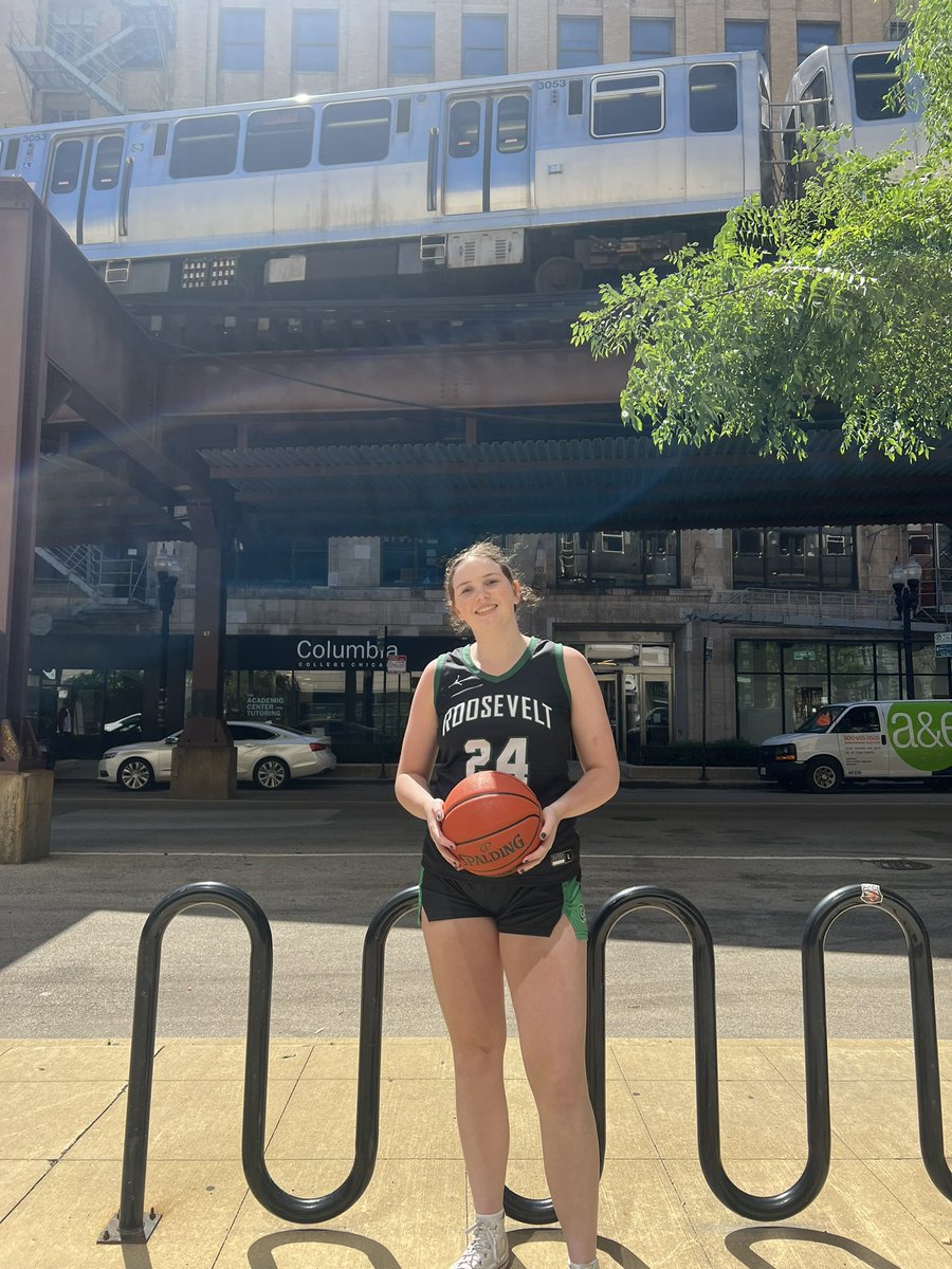 Thank you to <a href="/CoachDeonT1/">Coach Deon Thomas</a> for an amazing visit and an offer! I am very thankful to have this opportunity! <a href="/RooseveltWBB/">Roosevelt Lakers Women’s Basketball</a>