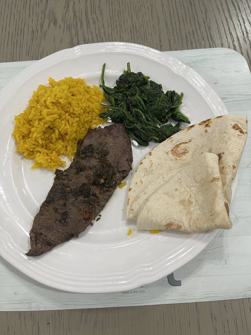 After a long day in the salt mines lol I get to come home to this 👍 https://t.co/wExkhgQVog