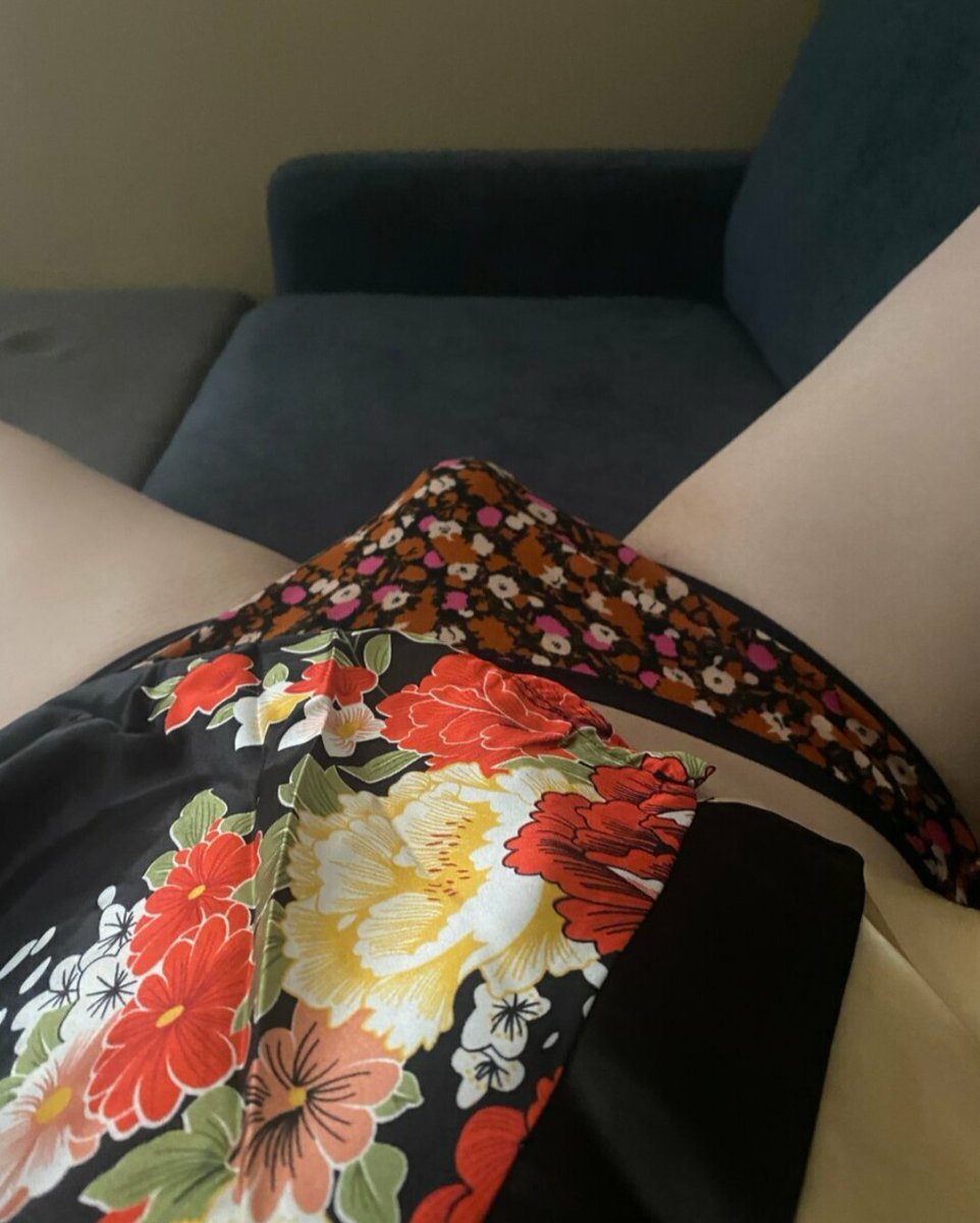 Creamyzae's tweet photo. Hey there ✌️ just working on a few new Cosplay stretches 😚 https://t.co/OLYrdcQbk0