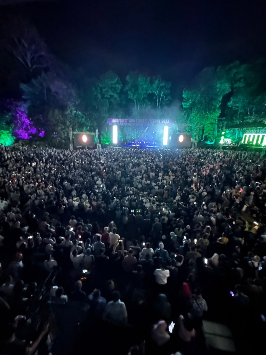 kashimashizuka's tweet photo. 喜多郎ワールドツアー🇲🇾Rainforest World Music Festival #RWMF 2024のヘッドライナー!15000人以上が集まりフェス始まって以来初めてのsold out。鳴り止まない喜多郎コール、会場が一体となって素晴らしい夜でした。精神と自然を愛しシンセサイザーでそれらを表現する神でした。 #喜多郎2024 https://t.co/Leqpn4TefW