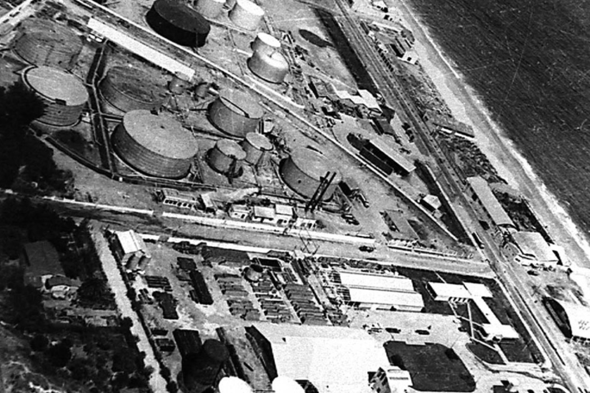 🚧¡Décadas de #dañoambiental! Aún no se ha estudiado qué ocurrió con esos trabajadores y la población cercana. “Los delitos medioambientales son todos aquellos actos que intencionalmente, en forma accidental o negligente, producen menoscabo de ciertos sistemas naturales”