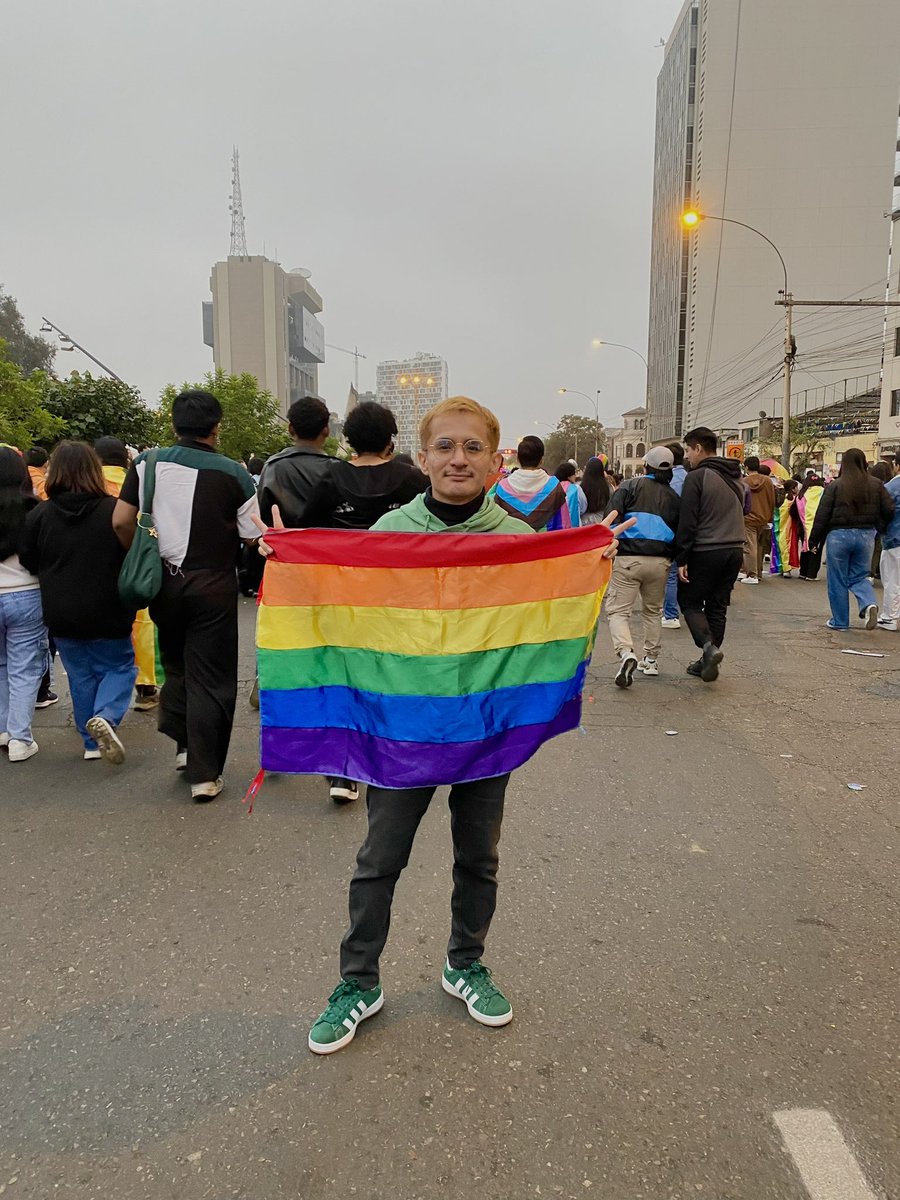 Diegoo__cr's tweet photo. ver a jóvenes, mayores, familias todos disfrutando de esta fiesta me llenó de emoción, no me sentí solo sino agradecido de encontrar a quienes me regalaron abrazos. Una marcha q reivindica los derechos y libertades, será la primera de muchas :)
#PrideLima
#Orgullo2024 https://t.co/7f87mhFLjh