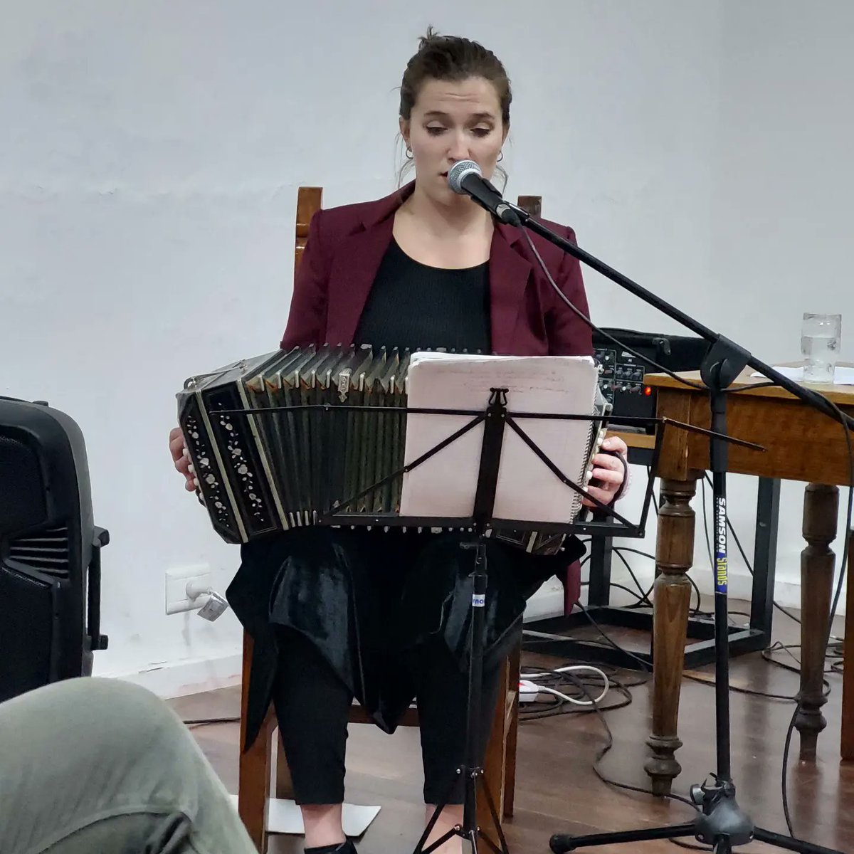 Reynaldo Sietecase presentó su nueva novela "La Rey", en @2museos 
Reivindicó el género policial y contó cómo construye sus obras. 
Maravillosa en la previa <a href="/lupagella1/">lupagella</a> con su bandoneón y su voz 
Gracias @decimelaverdad.pr y @vorterixbahia por la invitación !