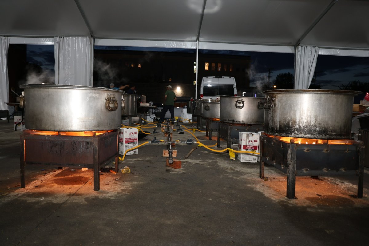 JalsaLangar's tweet photo. Pots of goat, barley and, lentils which will cook slowly overnight to form a delicious haleem. https://t.co/z7T7G243PZ
