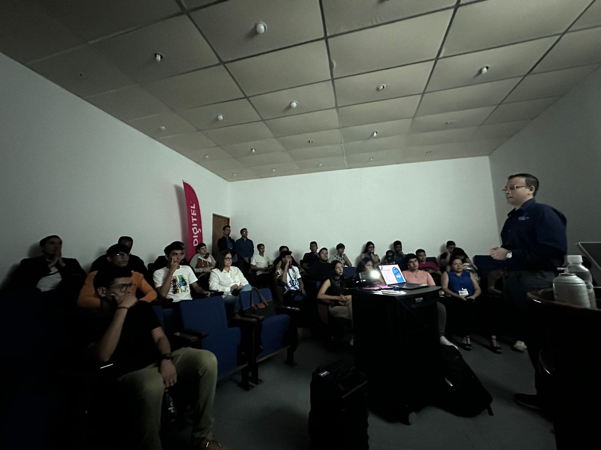 Postgrado_UC's tweet photo. Día dos de esta excelente jornada en el Congreso E3: Empresas, Emprendedores, estudiantes , Facultad de Ingeniería, Postgrado y pregrado. cont. https://t.co/0csjJb7PLU