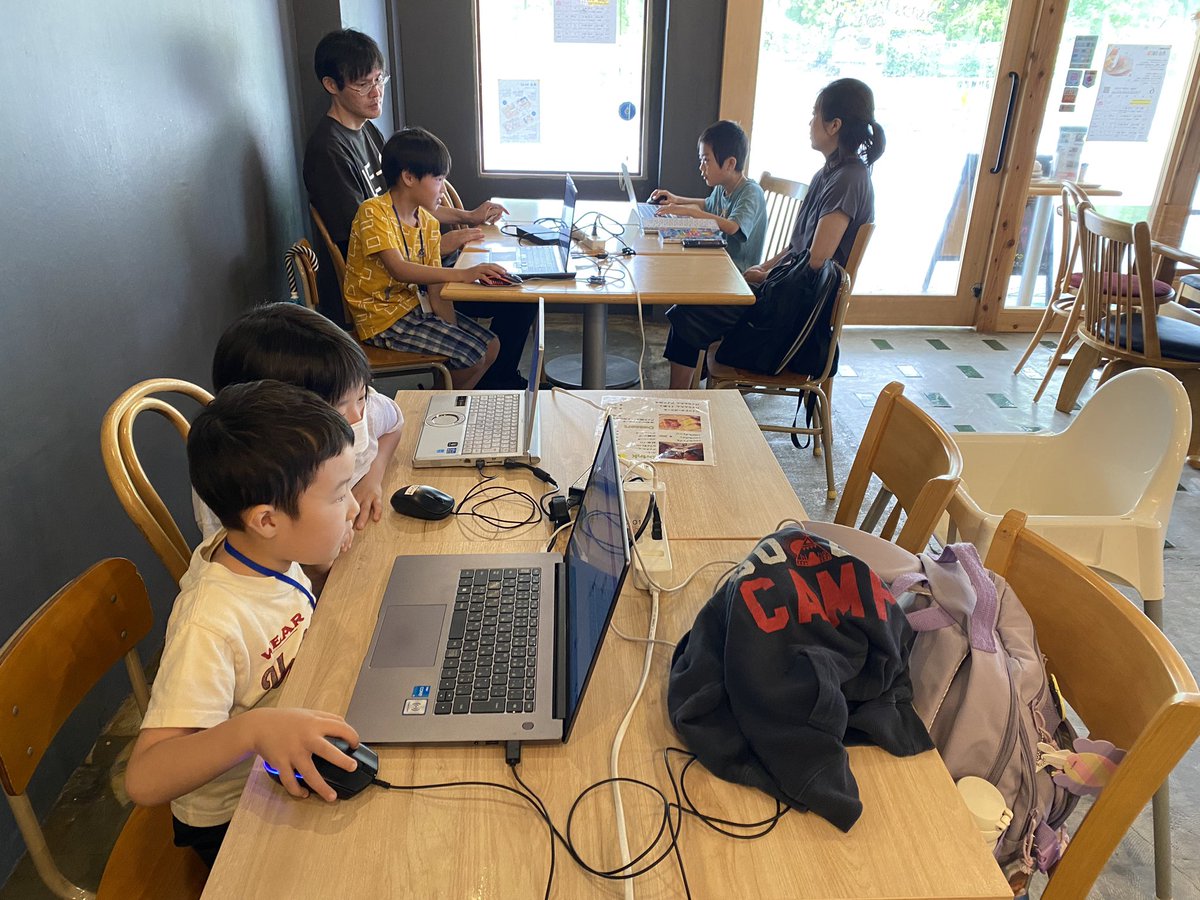 CoderDojo_Sakai's tweet image. 雨の日もCoderDojoでプログラミング！

#coderdojo
#泉北base
