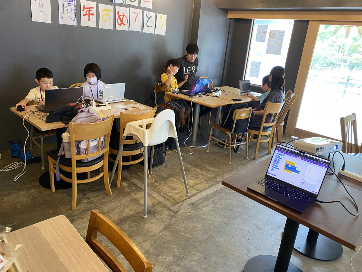 CoderDojo_Sakai's tweet image. 雨の日もCoderDojoでプログラミング！

#coderdojo
#泉北base
