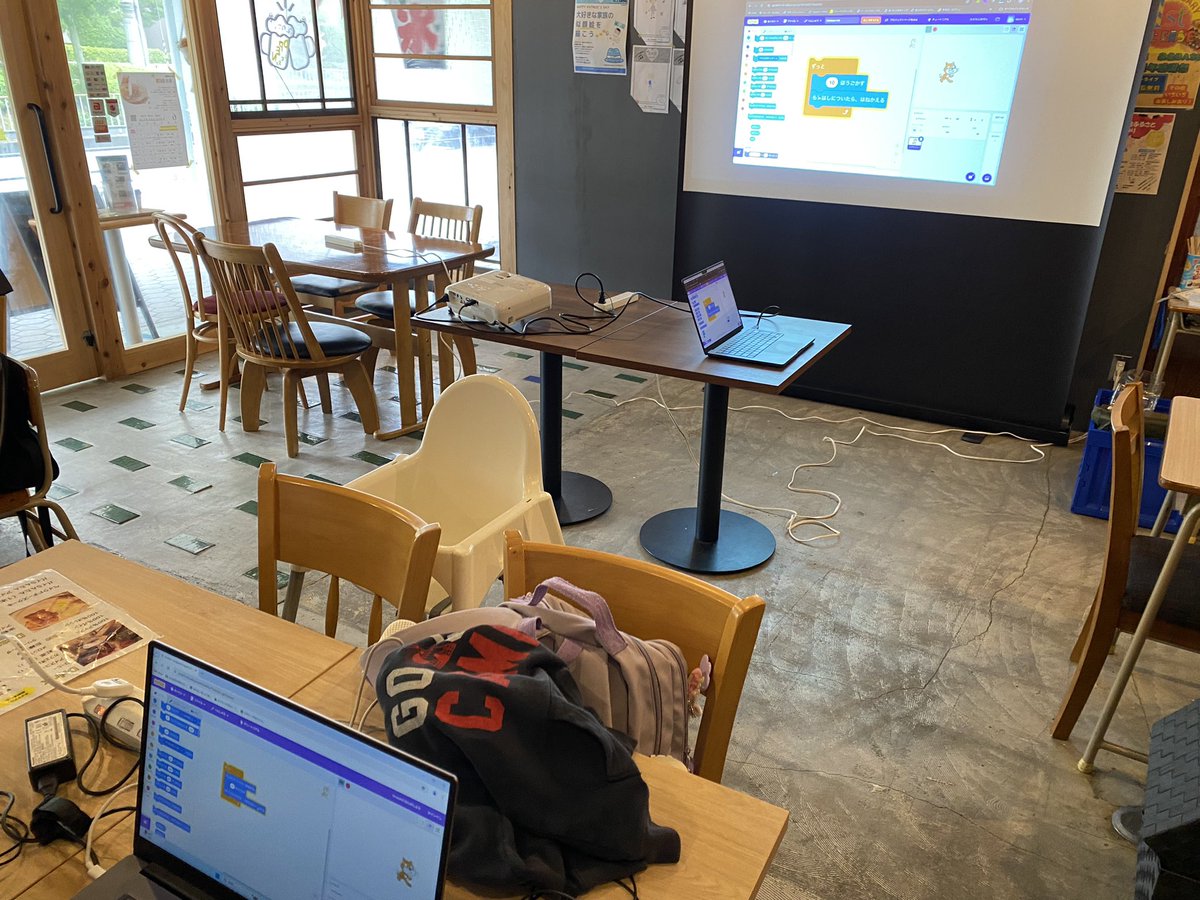 CoderDojo_Sakai's tweet image. 雨の日もCoderDojoでプログラミング！

#coderdojo
#泉北base