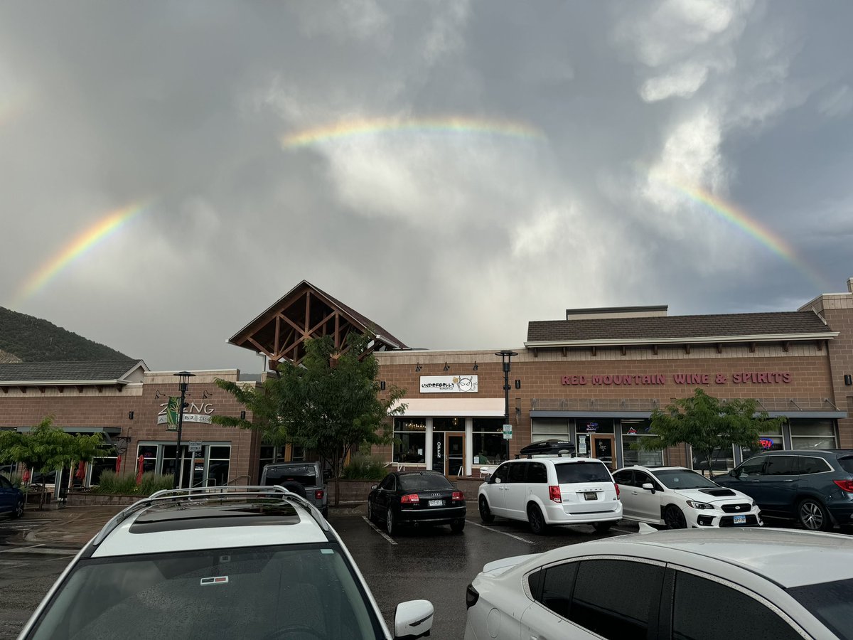 timryan9news's tweet photo. Big rainbow over Glenwood Springs Saturday night after two rainy days. #COWX #9WX #9NEWS https://t.co/fUopFTwPj7