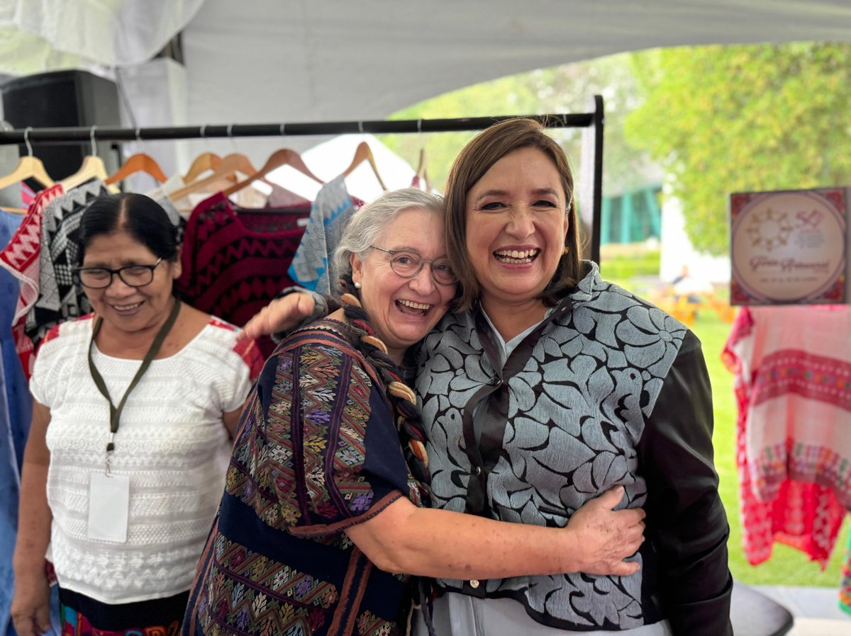 XochitlGalvez's tweet photo. ¡Vengan a la Feria Artesanal 2024 en Los Pinos!

Aquí podrás encontrar huipiles, barro cocido, platería, alebrijes, talavera, rebozos y todo tipo de artesanías de cada uno de los rincones de México.

Su historia es la muestra más importante de la sabiduría ancestral que pasa de una generación a otra.

No se lo pueden perder.