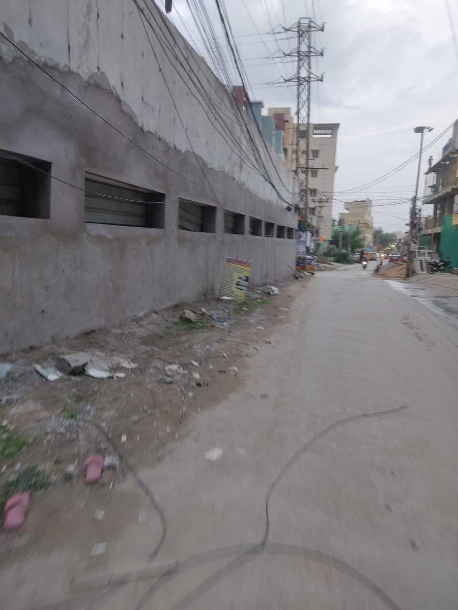 raghutammina's tweet photo. @ManaManikonda @ManikondaMc @MMRWA4 @hmwssbmgrmkonda @GHMCOnline @NarsingiAlkapur @AlkapoorPark Now these temporary barricades became concrete walls.Last time when it questioned, our friend @manamakonida said it’s temporary as per officials.. We all believe the same with the answer he got from officials. Now which official will come and clear the shit ? https://t.co/I88xA5wkRG