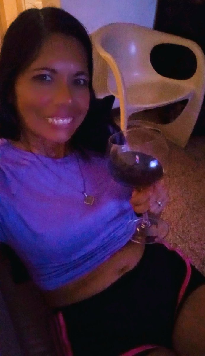 yolucecita's tweet photo. Buenas  noches por estos lares mis Xseros madrugadas por otros. Último sábado del 6. ¿Como va su día? El mío así, modo rela... con lluvia suave y el vino tinto infaltable. Vida y Salud ✌🏼😎
#SabadeandoAndo #FelizSabado #29deJunio #FelizSabado #Salud #Vino #Tequeños #Queso 
🍷🍾😋 https://t.co/OvuCt2sfbu