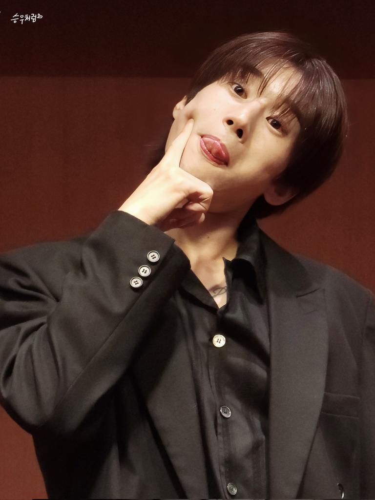 xxeungwooya's tweet photo. ㅋㅋㅋㅋㅋㅋㅋ아ㅠㅜ 진짜 한초딩ㅋㅋㅋㅋㅋㅋㅋㅋ https://t.co/gP4J1NTqhG
