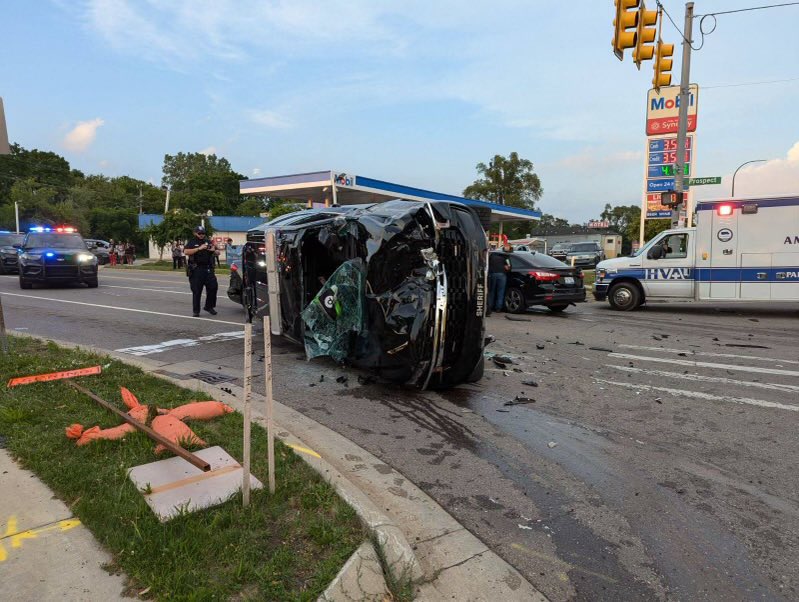 A short time ago, deputies were heading emergent to a call when a vehicle collided with them at the intersection of Prospect and Michigan Ave. in Ypsilanti Township. We are thankful that no one was seriously injured.
