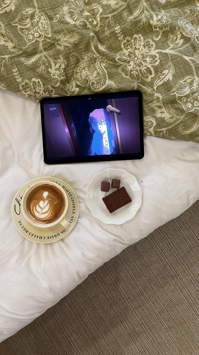 "أتمنى من الله بأن يداويني من كل ما اتعبني حدوثه أتمنى أن يعوضني العوض الذي أكتفي به وأرضى وأن يمسح على هذا القلب الممتلئ بالأوجاع بلُطف رحمته التي وسعت كل شيء فلستُ أُريد أكثر من جبره وطمأنينته"