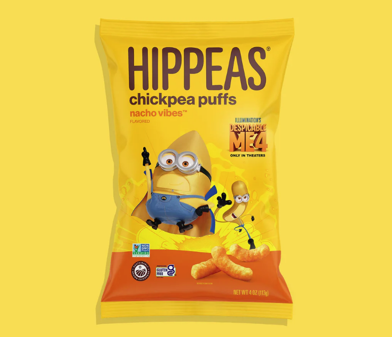 GiteshPandya's tweet photo. Have seen #DespicableMe4 branded snacks from #Hippeas which I've never tried before. Chickpea based snacks, healthier than other junk puffs & quite tasty. Nacho Vibes and Blazin' Hot puffs are my faves. Crazy #Minions on the bags are a bonus. Been seeing them in stores, try em! https://t.co/sxhvReoRmy
