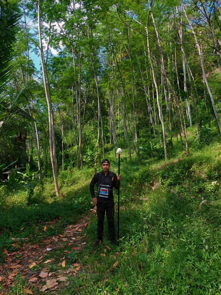 YohansliNoya175's tweet image. Pengukuran Geomagnetik sebanyak 500 titik di Klakah, Lumajang, Probolinggo, Jawa Timur dengan Magnetometer GSM-19T #Geophysics #Engineering #GeophysicsEngineering #FTTM #ITB #klakah #lumajang #probolinggo