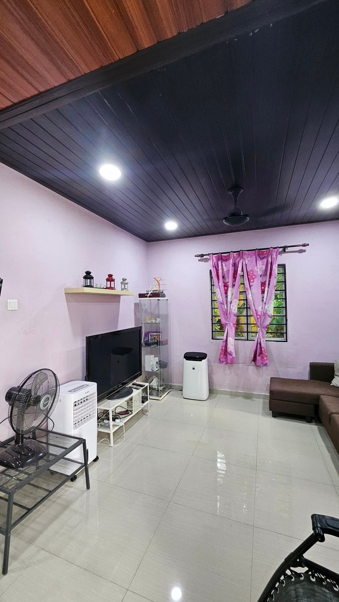 iambenfirdaus's tweet photo. This is my latest makeover for TV3 ntuk segment Sentuhan Decor Bersama Listerine. Ntuk pemenang Listerine Lucky Winner. As u can see the main problem here is the color combination yg tuan tanah pakai- purple for wall n darker tone for ceiling buat space nampak agak kurang serinye https://t.co/Dfi2DLEqIf