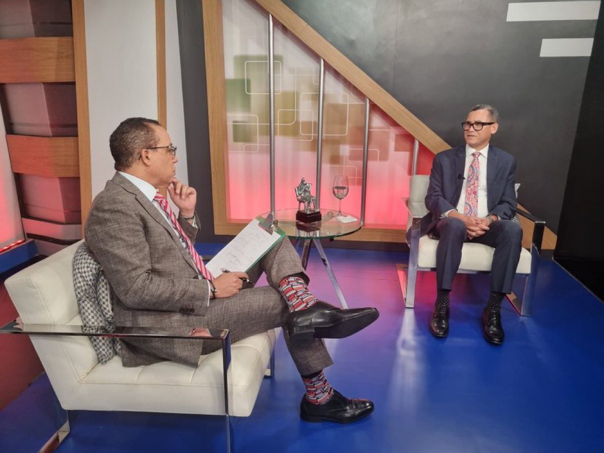 EddyOlivares14's tweet photo. Nos complace invitarlos a conversar sobre la reforma constitucional, la unificación de las elecciones y la precampaña a destiempo, en D' AGENDA con @hectorherrerac, este domingo a las 9:00 AM, por  @telesistema11rd y a las 11:00 AM, por @TVQUISQUEYA.
 ¡Los esperamos! https://t.co/p8ekqdggnj