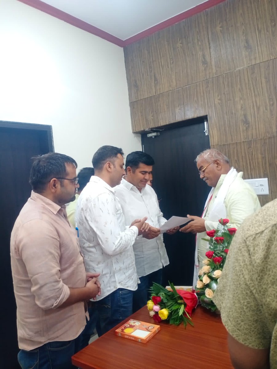 PRESIDENTBKN2's tweet photo. संगठनात्मक मुद्दों को लेकर आदरणीय शिक्षा मंत्री  @madandilawar जी से वार्ता कर पक्ष रखा l https://t.co/CHD4rMekHN