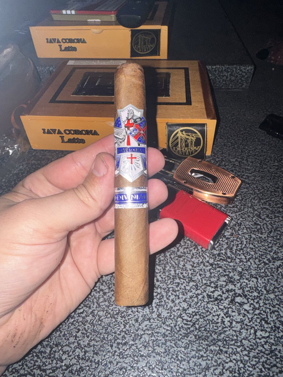 JGottiKS79's tweet photo. Night cap is an Ave Maria #divinia
#cigar #cigarlife #nowsmoking #botl https://t.co/tgguO81K57