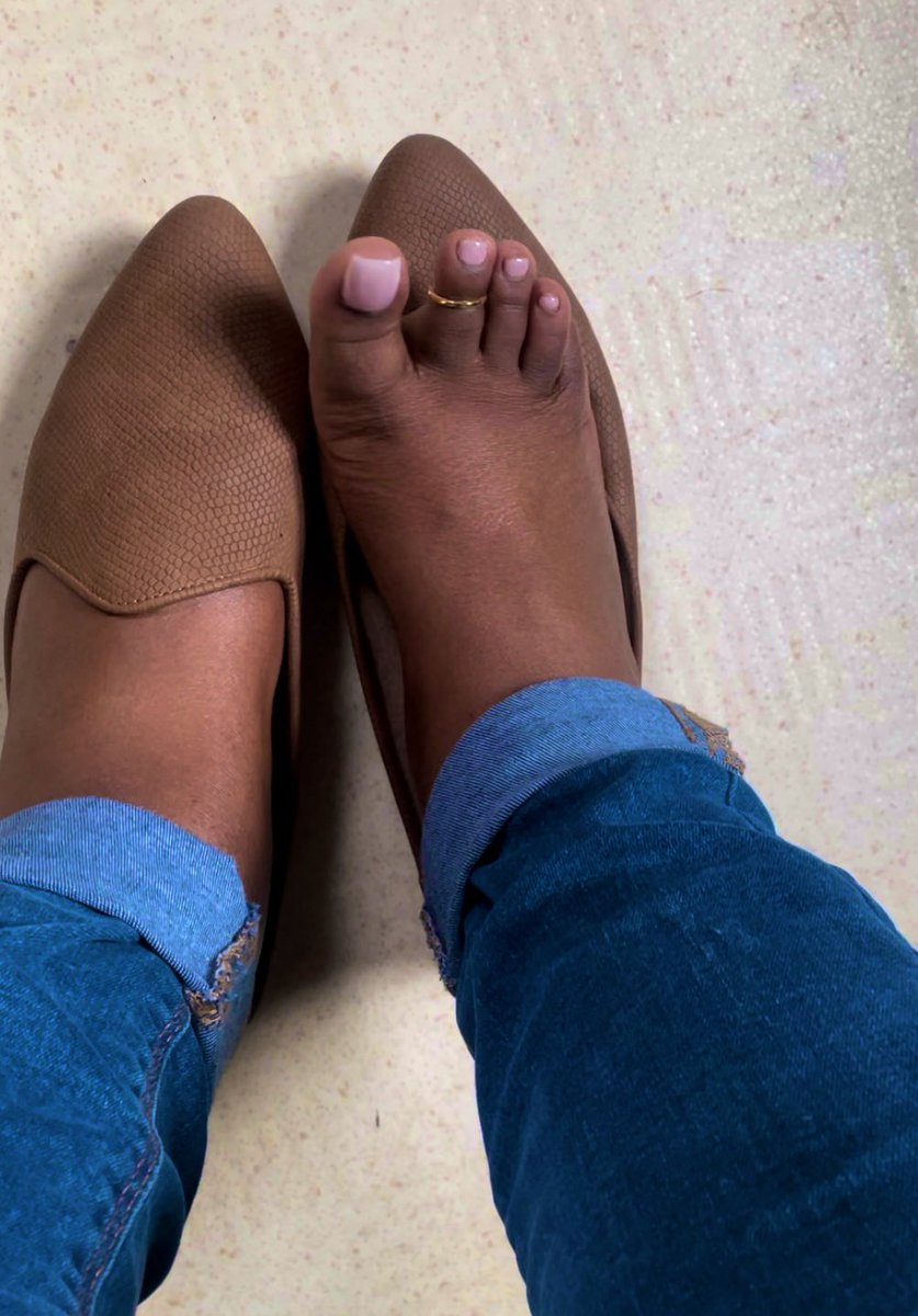 PrettyToes000's tweet photo. Wishing I had someone to tend to my feet 24/7 😊💭 https://t.co/m403aBNQRa