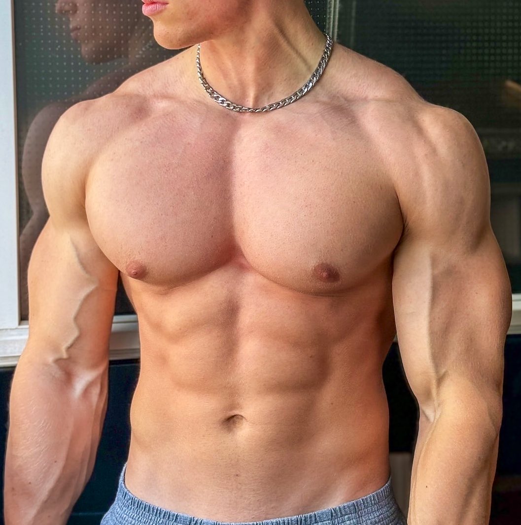 muscletitsuck's tweet photo. Muscle tits https://t.co/dXiDvDTVvP