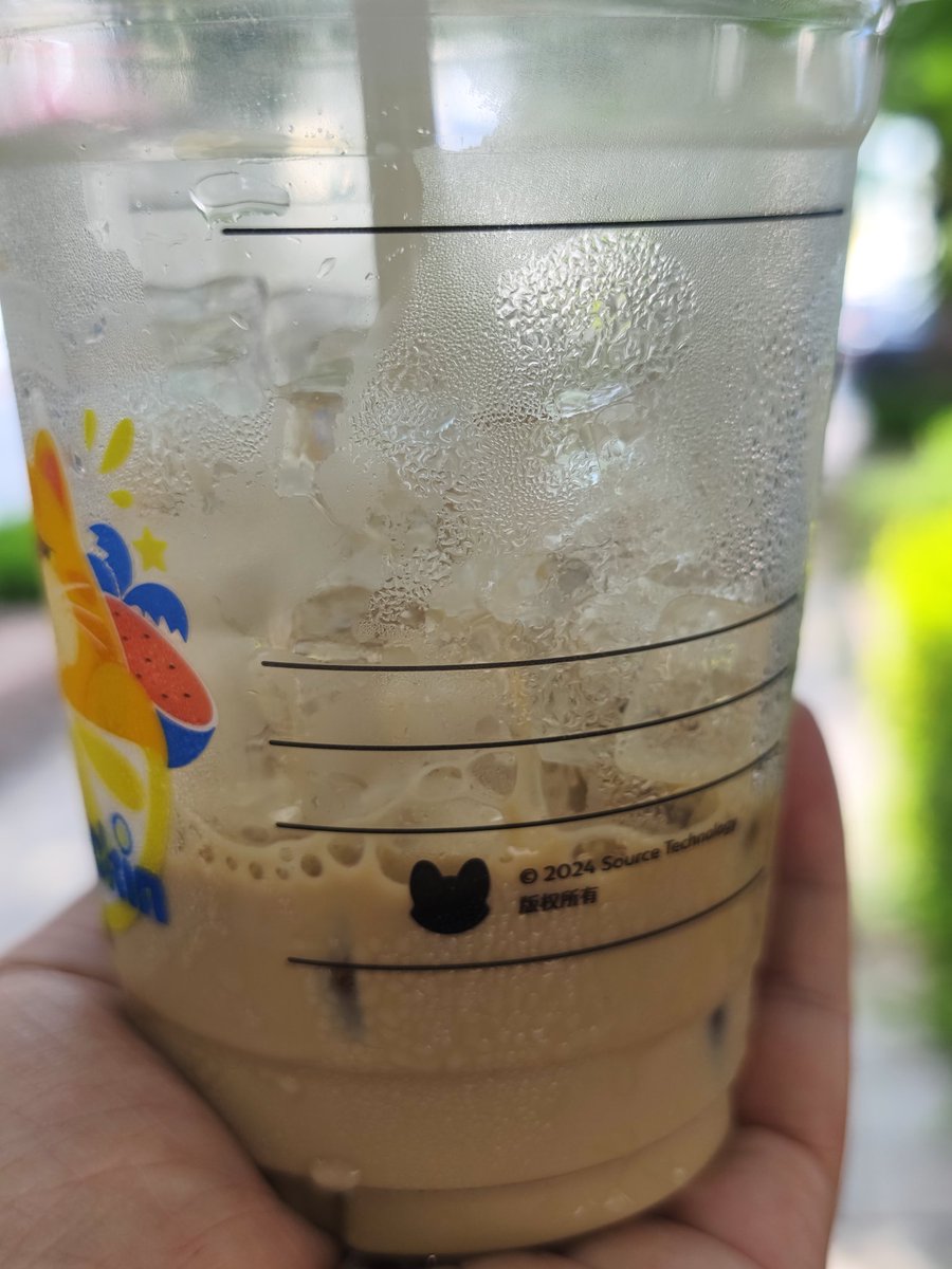 终于喝到了瑞幸，这个含冰量有点厉害。。。