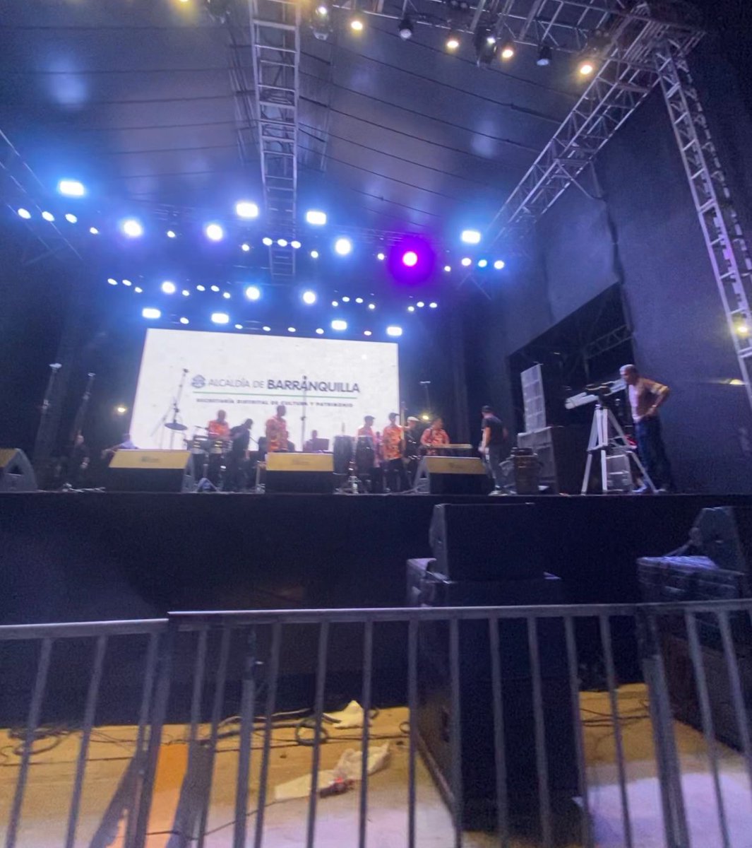 Carnagay's tweet photo. Gracias a nuestro alcalde el doctor @AlejandroChar fue posible la realizacion de este gran evento El Carnaval de Verano Rio y Mar, gracias a Nuestro secretario de cultura el doctor @juanospinoacuna por todo el apoyo brindado sin ellos este evento no fuera sido posible. https://t.co/ZJZOQ9P2Rb