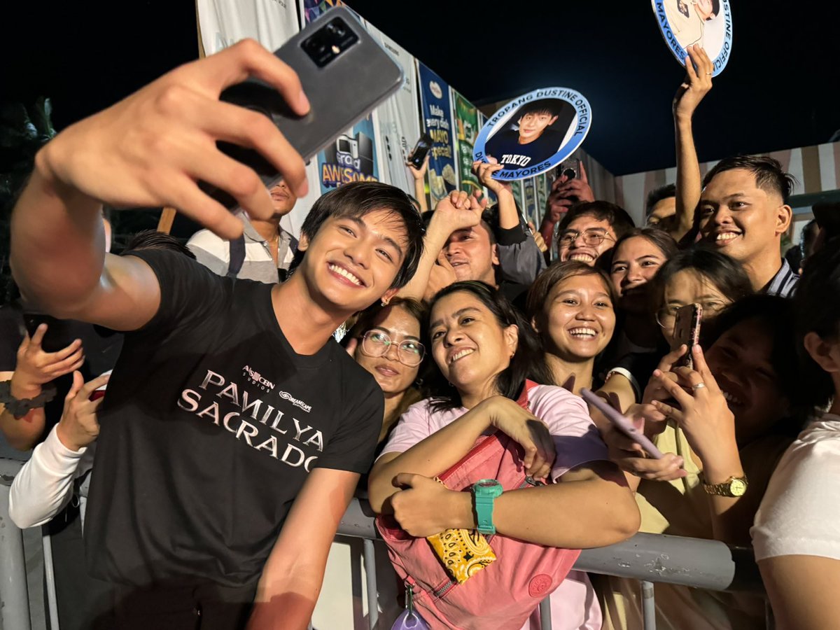 LOOK: DUSTINE MAYORES (<a href="/dustinemayores9/">Dustine Mayores</a>) at the #BoholKapamilyaKaravan sa Island City Mall Carpark, Tagbilaran City! 
 
#PamilyaSagrado
#BoholKapamilyaKaravan